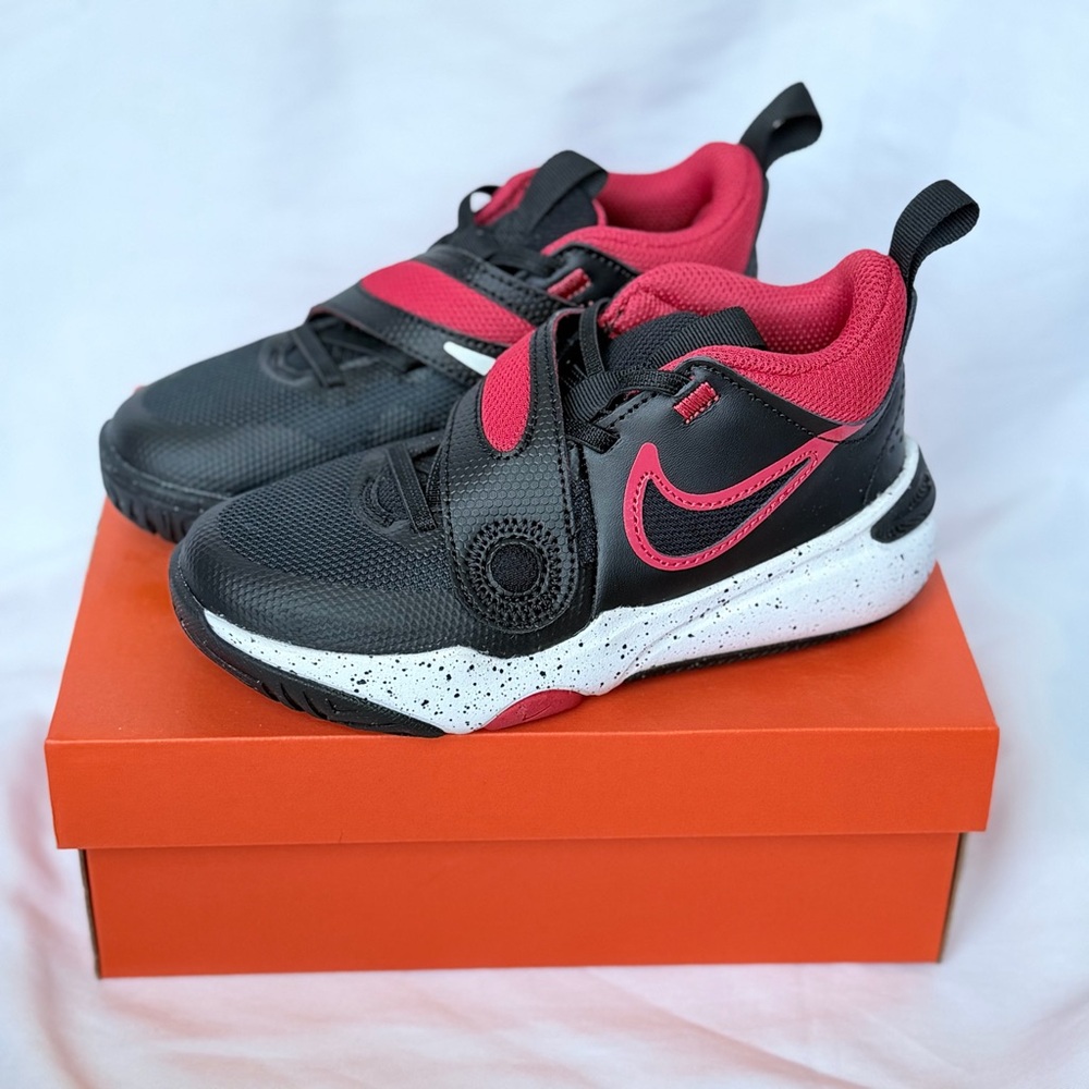 BRAND NEW Nike Team Hustle D 11 kids' basketball shoes in the Red/White/Black